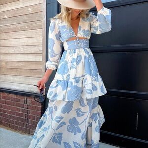 Blue floral print maxi dress
Long, full sleeves with elastic at cuffs
Plunging